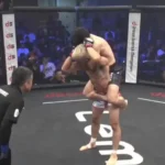 Seiya Sugimoto fait le mort pour échapper à un étranglement